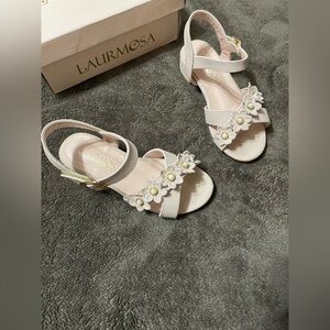 Girls Nude Colored Flower Strap Heels / Sandals